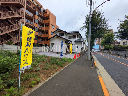 ≪接道状況≫見学はしたいけど、なかなか時間が取れない・・・そんな方に出勤前や仕事終わりにマイホームを見学できるサポートをいたします。 【府中市美好町3丁目】/撮影日2026/08/03
