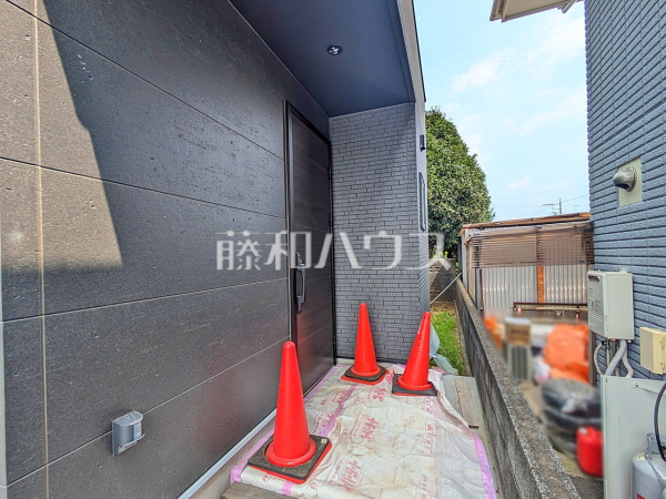 B号棟 玄関 【武蔵村山市岸1丁目】 B号棟 玄関 【武蔵村山市岸1丁目】