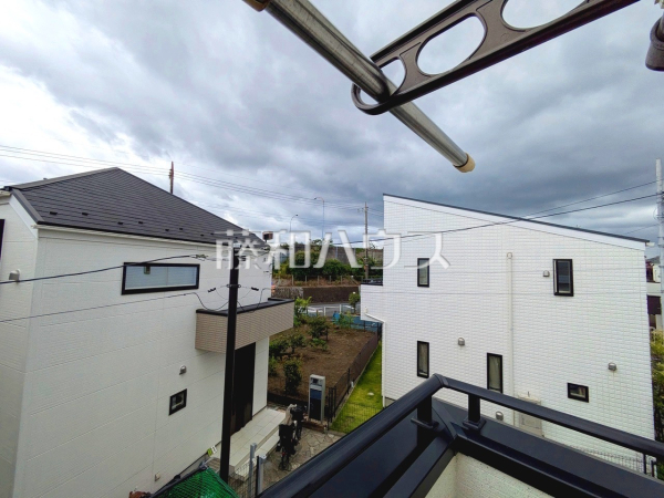 ≪住戸からの眺望写真≫ 豊かな緑・澄んだ青い空は、表情豊かに四季折々の景観を楽しませてくれることでしょう。この場所から新しい家族の時間を紡いでくれます。 【府中市日新町3丁目】 ≪住戸からの眺望写真≫ 豊かな緑・澄んだ青い空は、表情豊かに四季折々の景観を楽しませてくれることでしょう。この場所から新しい家族の時間を紡いでくれます。 【府中市日新町3丁目】