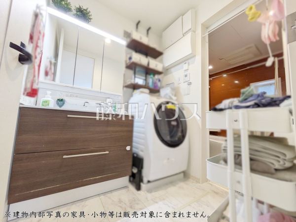 ≪洗面室≫ 洗面化粧台のボウルは汚れにくく、幅も広めでお掃除も楽々できます。 【府中市日新町3丁目】 ≪洗面室≫ 洗面化粧台のボウルは汚れにくく、幅も広めでお掃除も楽々できます。 【府中市日新町3丁目】