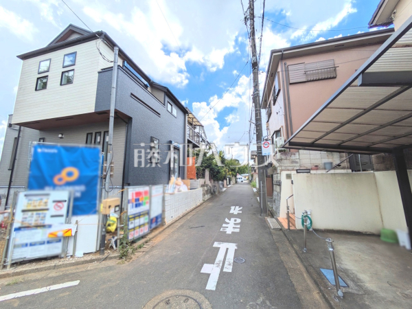 接道状況および現場風景 【東村山市恩多町2丁目】 接道状況および現場風景 【東村山市恩多町2丁目】