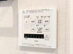 浴室換気乾燥機雨の日でも洗濯物が乾かせる浴室換気乾燥機。換気・乾燥・暖房・涼風機能と1台多役の優れものです! 浴室換気乾燥機雨の日でも洗濯物が乾かせる浴室換気乾燥機。換気・乾燥・暖房・涼風機能と1台多役の優れものです!