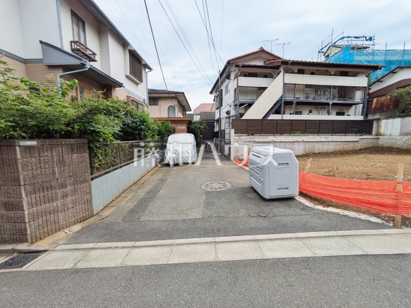 接道状況および現場風景 【世田谷区岡本3丁目】 接道状況および現場風景 【世田谷区岡本3丁目】