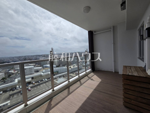 バルコニー 【プレミアムコート牧港】 眺望の良い広々バルコニー バルコニー 【プレミアムコート牧港】 眺望の良い広々バルコニー