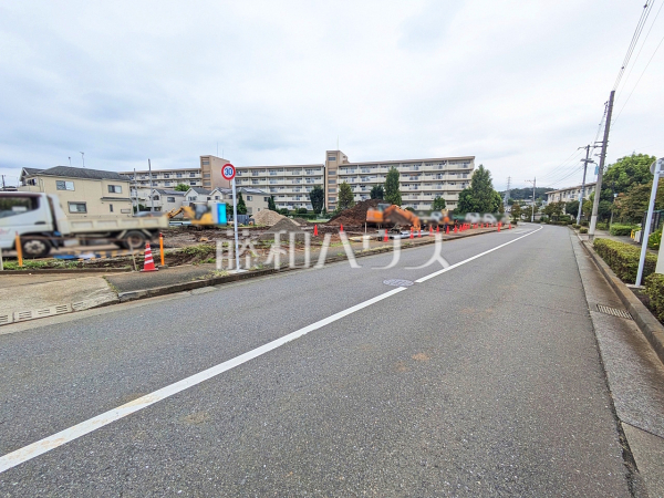 接道状況および現場風景 【東村山市多摩湖町1丁目】 接道状況および現場風景 【東村山市多摩湖町1丁目】
