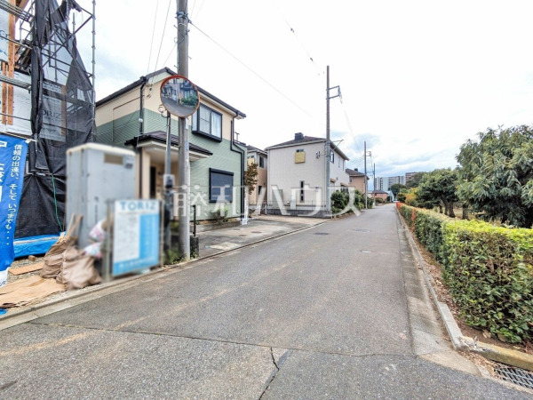 接道状況および現場風景 【新座市野火止5丁目】 平日のご案内も可能です。まずはお気軽にお問合せ下さいませ。 接道状況および現場風景 【新座市野火止5丁目】 平日のご案内も可能です。まずはお気軽にお問合せ下さいませ。