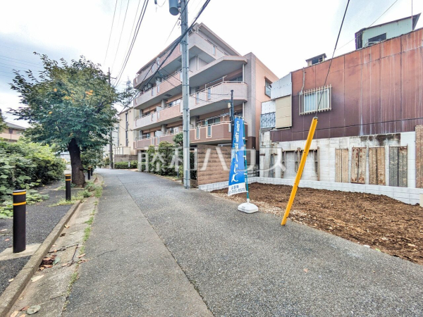 接道状況および現場風景 【和光市白子3丁目】建物のプレゼンをさせていただきますので、実際の完成イメージを思い描いていただくことができます。お気軽にお問合せ下さい。 接道状況および現場風景 【和光市白子3丁目】建物のプレゼンをさせていただきますので、実際の完成イメージを思い描いていただくことができます。お気軽にお問合せ下さい。