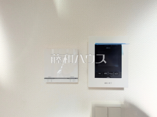 1号棟 浴室給湯リモコン・TVモニター付きインターフォン 【三鷹市上連雀1丁目】 追焚機能付で時間差入浴もOKな浴室給湯リモコン・防犯に役立つTVモニター付インターフォン
