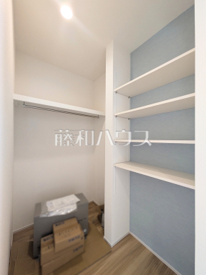 2号棟 ウォークインクローゼット 【三鷹市上連雀1丁目】