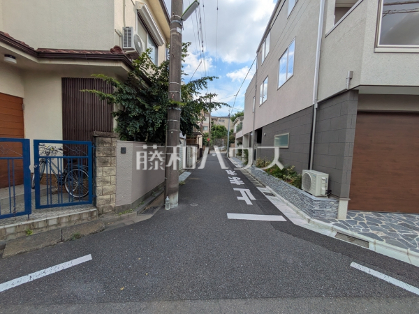接道状況および現場風景 【世田谷区宮坂1丁目】 接道状況および現場風景 【世田谷区宮坂1丁目】