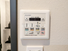 浴室乾燥機リモコン 【ハイムシナジー仙川】浴室には暖房機能を備えているので、冬の寒い時期には入浴前に予備暖房をすることで急激な温度変化によるヒートショックの防止にも役立ちます。 浴室乾燥機リモコン 【ハイムシナジー仙川】浴室には暖房機能を備えているので、冬の寒い時期には入浴前に予備暖房をすることで急激な温度変化によるヒートショックの防止にも役立ちます。