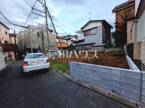 接道状況および現場風景 【府中市清水が丘3丁目】 接道状況および現場風景 【府中市清水が丘3丁目】