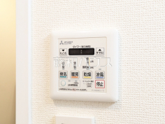 浴室乾燥機リモコン 【ルネグランステージ志木Ⅱ】浴室換気乾燥暖房機付きの為、冬も快適、入浴後もカラッと乾燥し、カビの発生を抑えます。 浴室乾燥機リモコン 【ルネグランステージ志木Ⅱ】浴室換気乾燥暖房機付きの為、冬も快適、入浴後もカラッと乾燥し、カビの発生を抑えます。