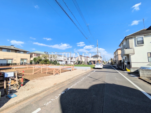 接道状況および現場風景 【東大和市仲原3丁目】
運転、駐車が苦手な方にも嬉しい前面道路6m!