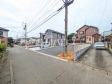 接道状況および現場風景(現況:駐車場) 【武蔵村山市中央3丁目】 接道状況および現場風景(現況:駐車場) 【武蔵村山市中央3丁目】
