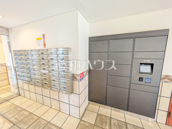 ≪その他共用部≫宅配ボックス付きで再配達の手間が省けます♪ 【エクセラージュ府中白糸台 】 ≪その他共用部≫宅配ボックス付きで再配達の手間が省けます♪ 【エクセラージュ府中白糸台 】