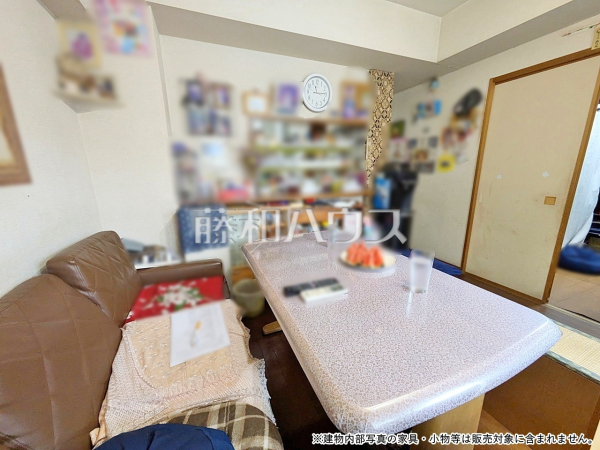 ≪リビング≫リビングに隣接する和室の引き戸を開ければさらに開放感が広がります。 【エクセラージュ府中白糸台 】 ≪リビング≫リビングに隣接する和室の引き戸を開ければさらに開放感が広がります。 【エクセラージュ府中白糸台 】