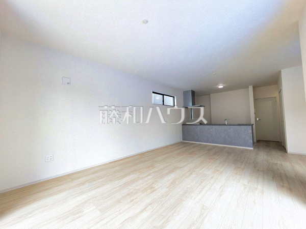 3号棟 リビング 【所沢市小手指南3丁目】 見学はしたいけど、なかなか時間が取れない・・・そんな方に出勤前や仕事終わりにマイホームを見学できるサポートをいたします 3号棟 リビング 【所沢市小手指南3丁目】 見学はしたいけど、なかなか時間が取れない・・・そんな方に出勤前や仕事終わりにマイホームを見学できるサポートをいたします