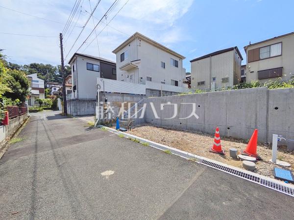 接道状況および現場風景 【日野市程久保2丁目】 接道状況および現場風景 【日野市程久保2丁目】