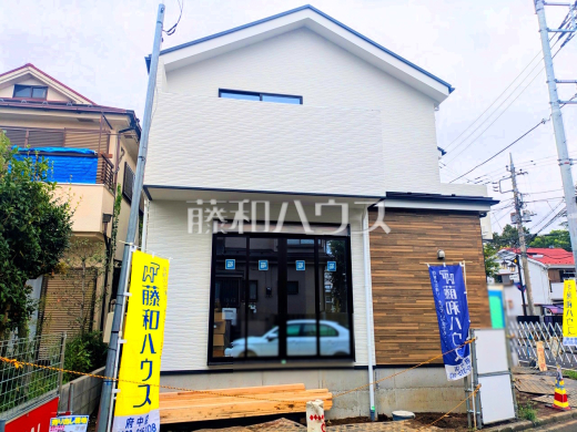 ≪現地外観≫順調に工事が進んでいます。実際の街並みの様子が段々見えて参りました。ぜひ実際に現地をご見学下さいませ。 【府中市押立町2丁目】