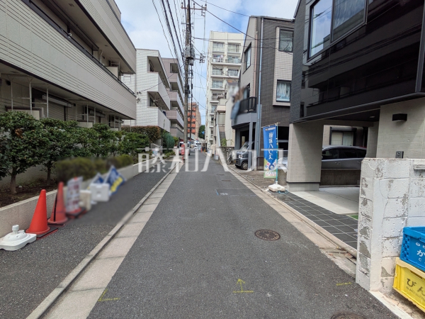 接道状況および現場風景 【杉並区上高井戸1丁目】 接道状況および現場風景 【杉並区上高井戸1丁目】
