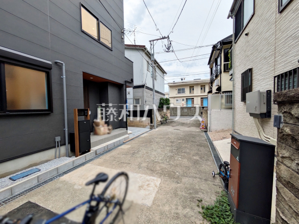 接道状況および現場風景 【杉並区下井草2丁目】 接道状況および現場風景 【杉並区下井草2丁目】