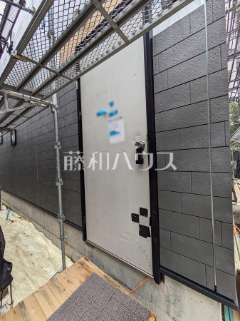 2号棟 玄関(工事用扉) 【八王子市大塚】 2号棟 玄関(工事用扉) 【八王子市大塚】