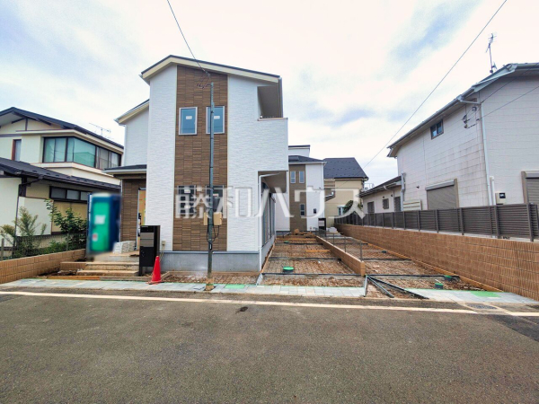 現場風景 【東久留米市南沢5丁目】繰り返す地震に効果を発揮する制震ダンパーが標準装備!
現場風景 【東久留米市南沢5丁目】繰り返す地震に効果を発揮する制震ダンパーが標準装備!