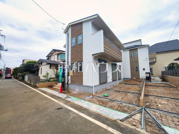 接道状況および現場風景 【東久留米市南沢5丁目】 見学はしたいけど、なかなか時間が取れない・・・そんな方に出勤前や仕事終わりにマイホームを見学できるサポートをいたします。 接道状況および現場風景 【東久留米市南沢5丁目】 見学はしたいけど、なかなか時間が取れない・・・そんな方に出勤前や仕事終わりにマイホームを見学できるサポートをいたします。
