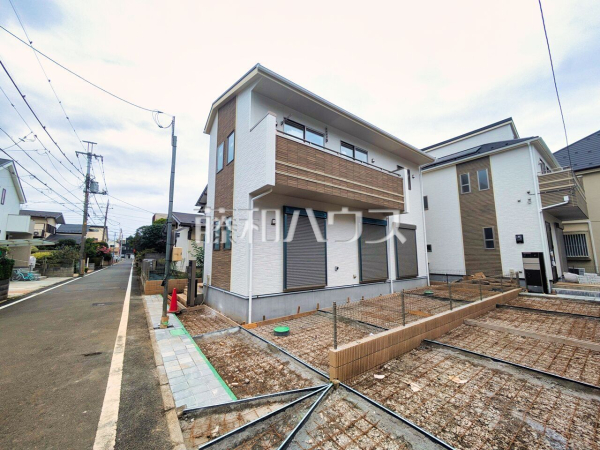 現場風景 【東久留米市南沢5丁目】 周辺環境はもちろん、日当たりや設備仕様など、実際に行ってみないと分からないことも多くございます。営業担当がご案内いたしますので、お気軽にお問い合わせください。 現場風景 【東久留米市南沢5丁目】 周辺環境はもちろん、日当たりや設備仕様など、実際に行ってみないと分からないことも多くございます。営業担当がご案内いたしますので、お気軽にお問い合わせください。