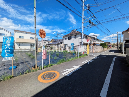 接道状況および現場風景 【小金井市東町1丁目】 建物のプレゼンをさせていただきますので、実際の完成イメージを思い描いていただくことができます。お気軽にお問合せ下さい。 /撮影日2026/09/14