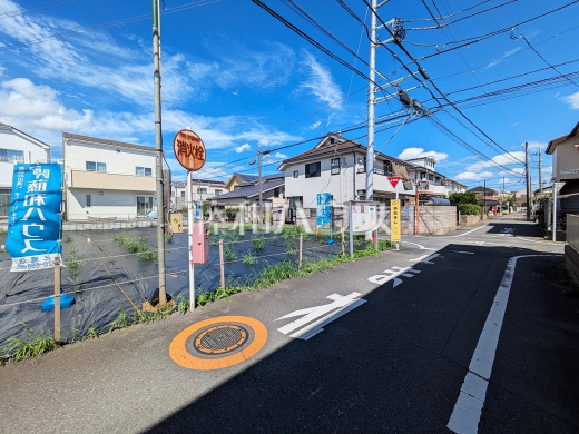 接道状況および現場風景 【小金井市東町1丁目】 建物のプレゼンをさせていただきますので、実際の完成イメージを思い描いていただくことができます。お気軽にお問合せ下さい。