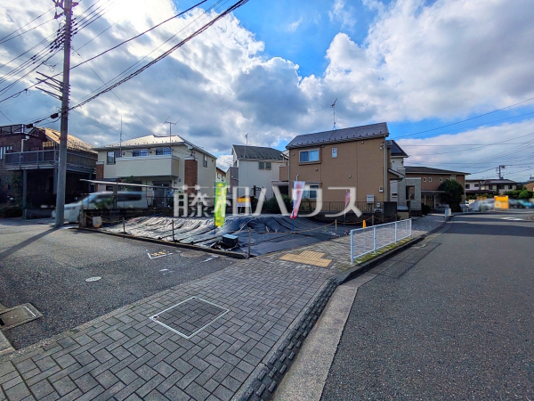 接道状況および現場風景 【三鷹市新川5丁目】 接道状況および現場風景 【三鷹市新川5丁目】