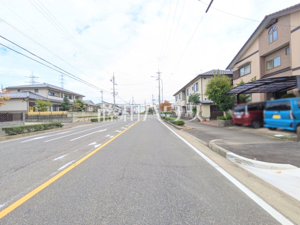 接道状況および現場風景 【春日井市松河戸町1丁目】 接道状況および現場風景 【春日井市松河戸町1丁目】