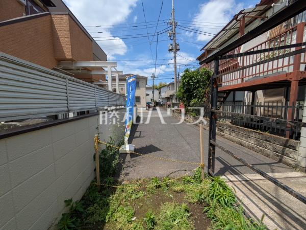 接道状況および現場風景 【杉並区井草5丁目】
お住まい探しは、家の良し悪しだけでなく周辺環境も重要なポイントです。ぜひ一度お客様の目でご覧ください。 接道状況および現場風景 【杉並区井草5丁目】
お住まい探しは、家の良し悪しだけでなく周辺環境も重要なポイントです。ぜひ一度お客様の目でご覧ください。