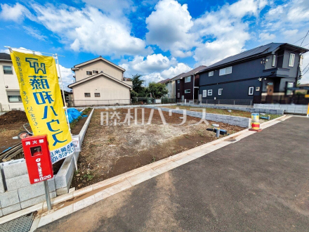 接道状況および現場風景 建築条件はございませんので、ライフスタイルに合わせた自由なマイホームづくりが可能です。 【東久留米市前沢1丁目】/撮影日2026/06/29