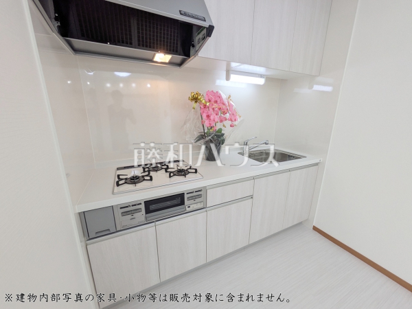 ≪キッチン≫明るい陽光に満たされる心地よいキッチンで、気持ちよくお料理ができます。 【ライオンズマンション多摩永山第3】 ≪キッチン≫明るい陽光に満たされる心地よいキッチンで、気持ちよくお料理ができます。 【ライオンズマンション多摩永山第3】