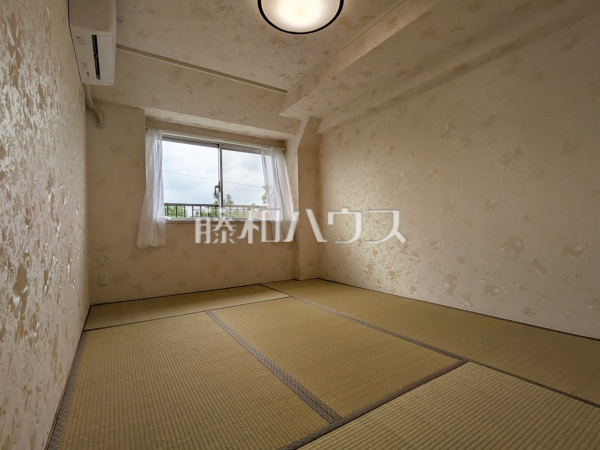 ≪和室≫ついゴロンとしたくなる和室。あるとやっぱり落ち着きますね。 【ライオンズマンション多摩永山第3】 ≪和室≫ついゴロンとしたくなる和室。あるとやっぱり落ち着きますね。 【ライオンズマンション多摩永山第3】