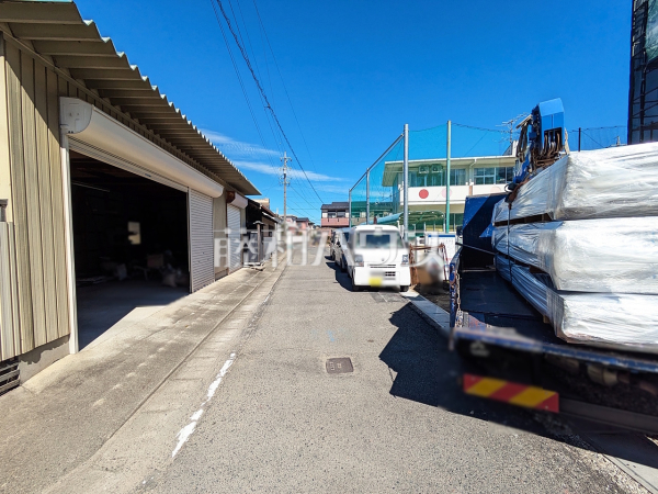 接道状況および現場風景 【北名古屋市六ツ師南屋敷】 接道状況および現場風景 【北名古屋市六ツ師南屋敷】