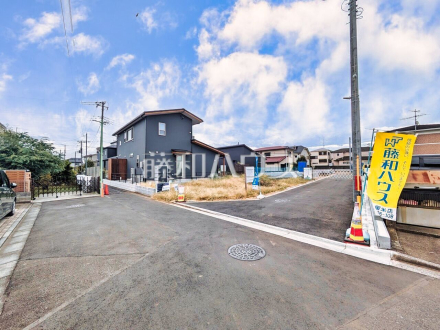接道状況および現場風景 【東久留米市本町4丁目】 平日のご案内も可能です。まずはお気軽にお問合せ下さいませ。 /撮影日2026/10/20
