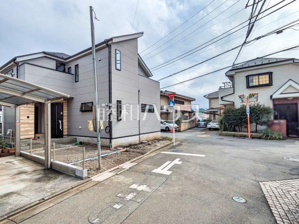 接道状況および現場風景 【昭島市田中町1丁目】 建物のプレゼンをさせていただきますので、実際の完成イメージを思い描いていただくことができます。お気軽にお問合せ下さい。 接道状況および現場風景 【昭島市田中町1丁目】 建物のプレゼンをさせていただきますので、実際の完成イメージを思い描いていただくことができます。お気軽にお問合せ下さい。