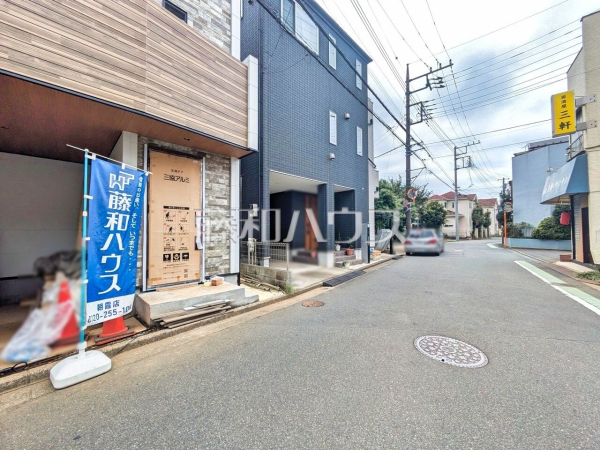 接道状況および現場風景 【新座市北野2丁目】小学校まで徒歩6分と通学を見守るご家族も安心です。 接道状況および現場風景 【新座市北野2丁目】小学校まで徒歩6分と通学を見守るご家族も安心です。
