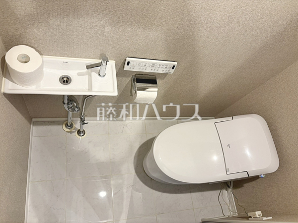 トイレ 【ドミール南青山】少ない水でも常にキレイを保ち、汚れが付きにくいトイレ! トイレ 【ドミール南青山】少ない水でも常にキレイを保ち、汚れが付きにくいトイレ!