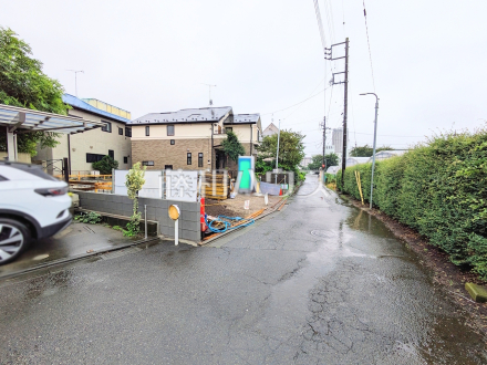 ≪接道状況≫ 周辺は落ち着いた雰囲気の住宅地です。小さなお子様がいるご家庭も安心です。 【調布市柴崎1丁目】/撮影日2026/09/06