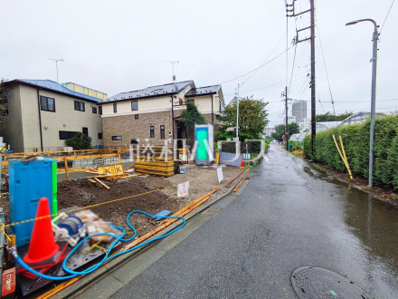 ≪接道状況≫ 一戸建ての多いエリアのため、静かで落ち着いた雰囲気の街並みです。 【調布市柴崎1丁目】/撮影日2026/09/06