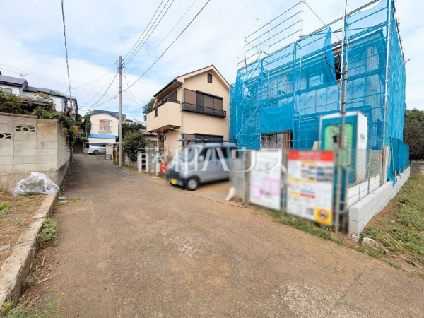 接道状況および現場風景 【東久留米市金山町1丁目】ぜひ実物をご覧いただきたく思います。喜んでご案内いたしますのでお気軽にお問合せ下さい。 接道状況および現場風景 【東久留米市金山町1丁目】ぜひ実物をご覧いただきたく思います。喜んでご案内いたしますのでお気軽にお問合せ下さい。