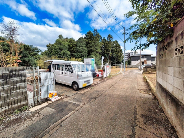接道状況および現場風景 【東久留米市金山町1丁目】ぜひ実物をご覧いただきたく思います。喜んでご案内いたしますのでお気軽にお問合せ下さい。 接道状況および現場風景 【東久留米市金山町1丁目】ぜひ実物をご覧いただきたく思います。喜んでご案内いたしますのでお気軽にお問合せ下さい。