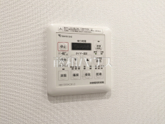 浴室乾燥機リモコン 【プレミストひばりが丘シーズンビュー】浴室には暖房機能を備えているので、冬の寒い時期には入浴前に予備暖房をすることで急激な温度変化によるヒートショックの防止にも役立ちます。 浴室乾燥機リモコン 【プレミストひばりが丘シーズンビュー】浴室には暖房機能を備えているので、冬の寒い時期には入浴前に予備暖房をすることで急激な温度変化によるヒートショックの防止にも役立ちます。