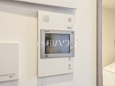 セキュリティインターホン 【プレミストひばりが丘シーズンビュー】来訪者をモニターで確認できるインターホン。住戸内から来訪者に対応でき、防犯面にも配慮した安心の設備です。 セキュリティインターホン 【プレミストひばりが丘シーズンビュー】来訪者をモニターで確認できるインターホン。住戸内から来訪者に対応でき、防犯面にも配慮した安心の設備です。