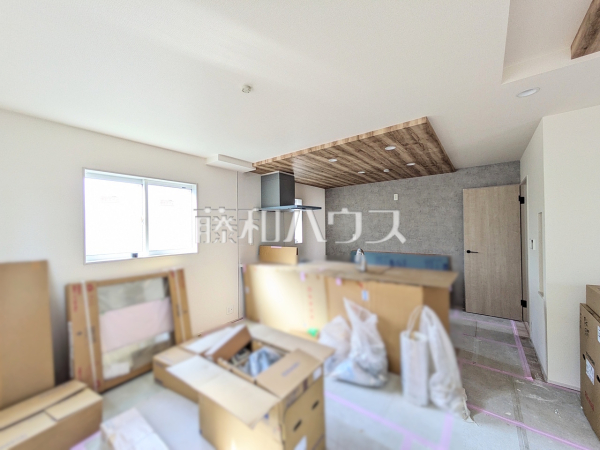 施工中内観 【日野市大字日野】リビングにいるご家族を見渡せる対面キッチン 施工中内観 【日野市大字日野】リビングにいるご家族を見渡せる対面キッチン